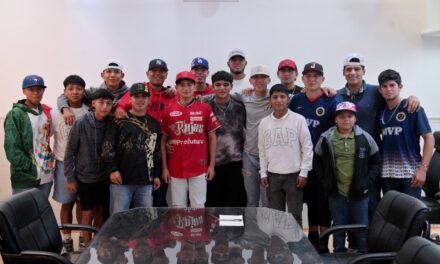 Pitcher tuxpeño firma con los Diablos Rojos del México, de la Liga Mexicana de Béisbol