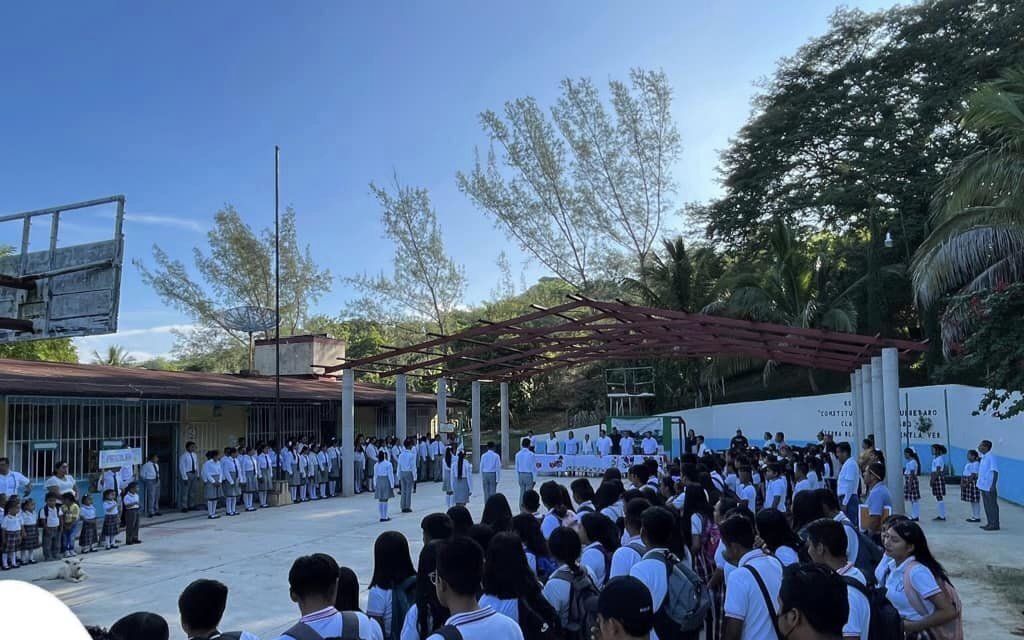 TEPETZINTLA: LUNES CÍVICO EN LA COMUNIDAD DE TIERRA BLANCA