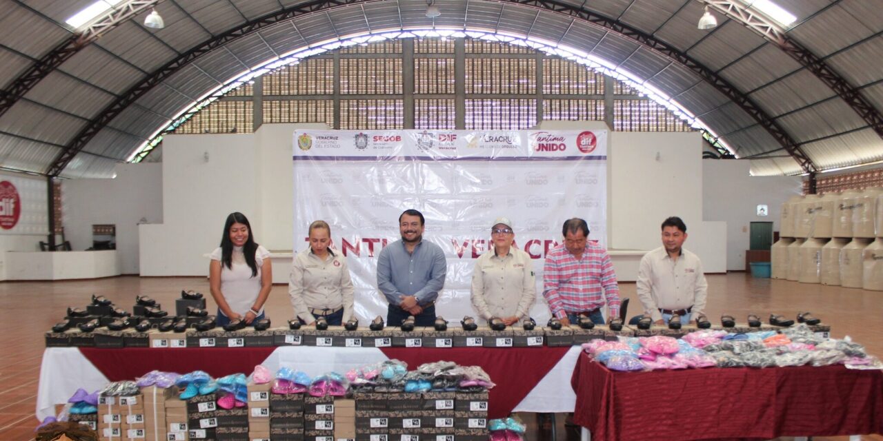 TANTIMA: DONACIÓN DE CALZADO Y SANDALIAS PARA LAS PERSONAS QUE MÁS LO NECESITAN, GESTIONES REALIZADAS POR NUESTRA ALCALDESA Y PRESIDENTA HONORÍFICA DEL DIF MUNICIPAL