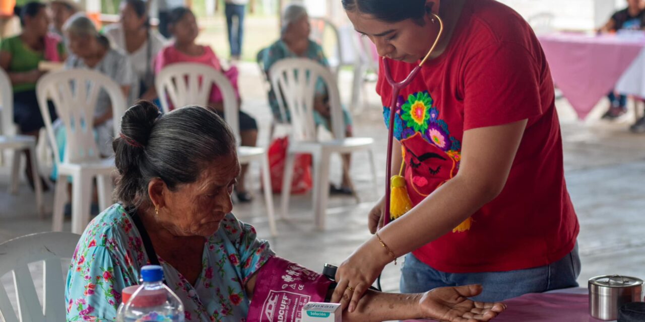 chontla: «Coordinación Exitosa entre el Gobierno Municipal, DIF e Instituto de la Mujer en Palo de Rosas para Mejorar la Calidad de Vida de sus Habitantes»