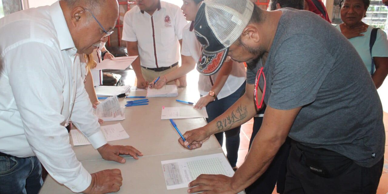 Entrega del Aumento Salarial Retroactivo del 4% por el Presidente Municipal de Coatzintla