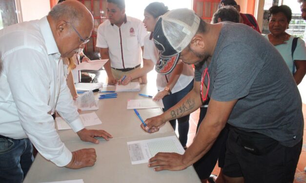 Entrega del Aumento Salarial Retroactivo del 4% por el Presidente Municipal de Coatzintla