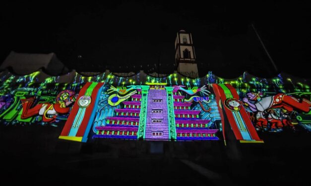 Papantla: Noches Mágicas en Papantla: Proyección de Luces y Video en el Histórico Mural del Mtro. Teodoro Cano