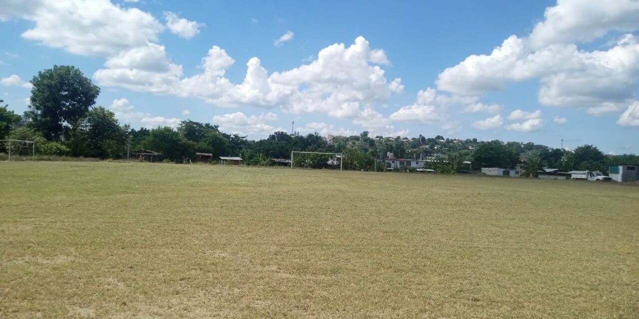 Coatzintla: Intensifican Labores de Limpieza y Mantenimiento en Campos y Áreas Deportivas Municipales