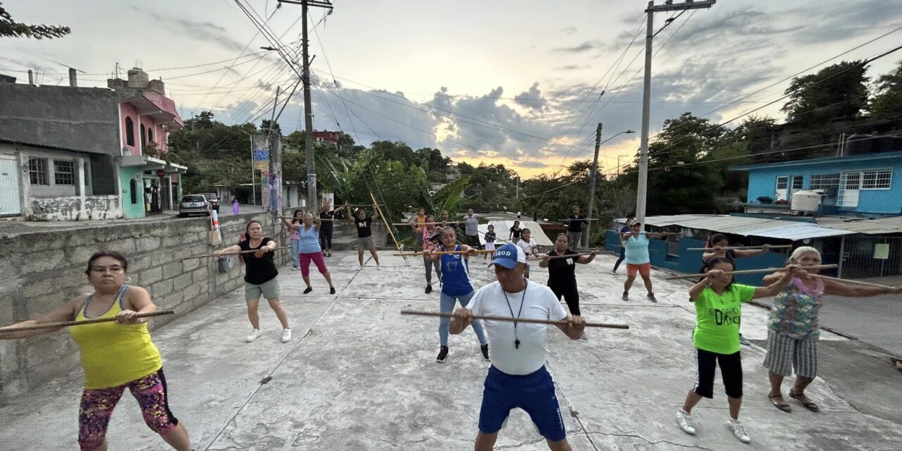 Sesiones de Zumba en la Colonia Miguel Hidalgo de Papantla Promueven la Salud y la Diversión