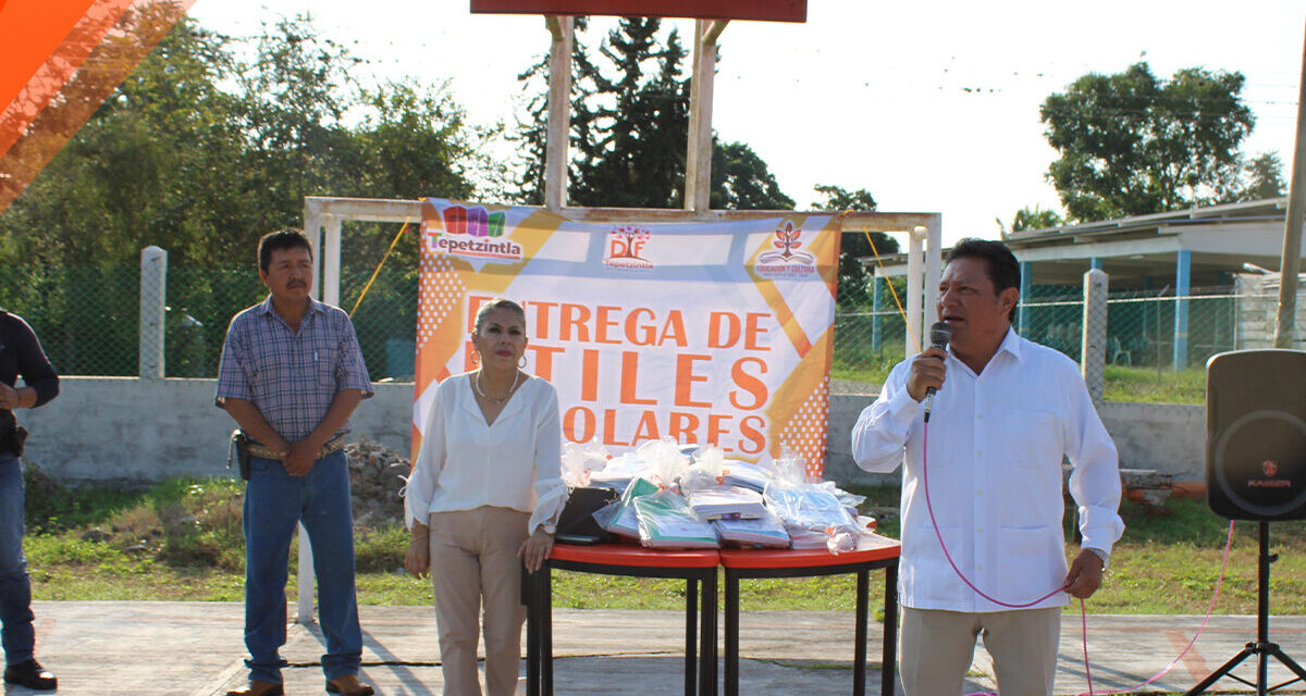 Tepetzintla: «Continúa la Entrega de Útiles Escolares en la Telesecundaria Salvador Díaz Mirón de La Guásima»