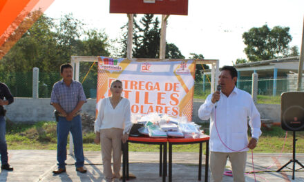 Tepetzintla: «Continúa la Entrega de Útiles Escolares en la Telesecundaria Salvador Díaz Mirón de La Guásima»