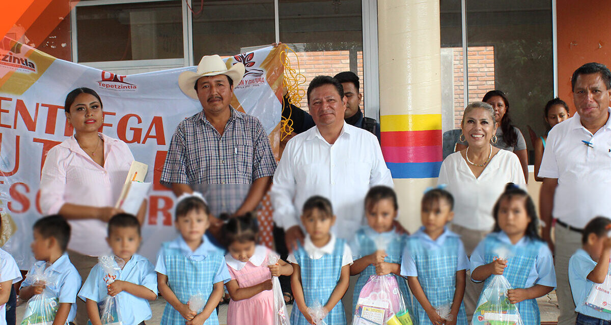 «Entrega de Útiles Escolares en el Preescolar Benito Juárez: Compromiso Educativo en Tepetzintla»