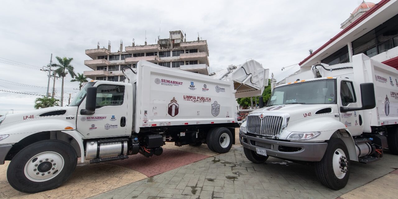 Gobierno de Tuxpan pone en servicio 2 nuevos camiones compactadores de basura