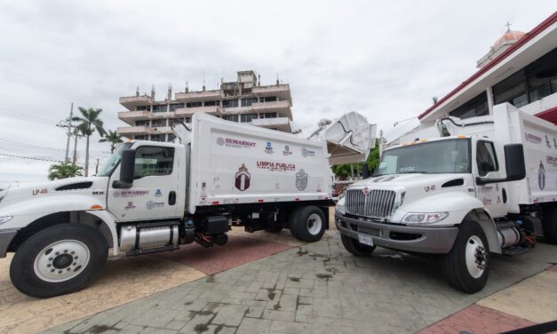 Gobierno de Tuxpan pone en servicio 2 nuevos camiones compactadores de basura