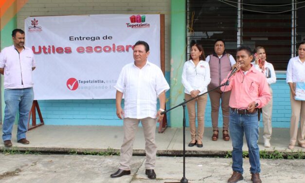TEPETZINTLA: ENTREGA DE ÚTILES A LA ESCUELA SECUNDARIA TECNICA AGROPECUARIA #52