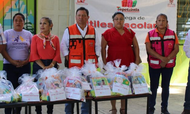 TEPETZINTLA: ENTREGA DE ÚTILES ESCOLARES EN LA ESCUELA PREESCOLAR LIC. BENITO JUÁREZ. DE LA LOC. DE TIERRA BLANCA