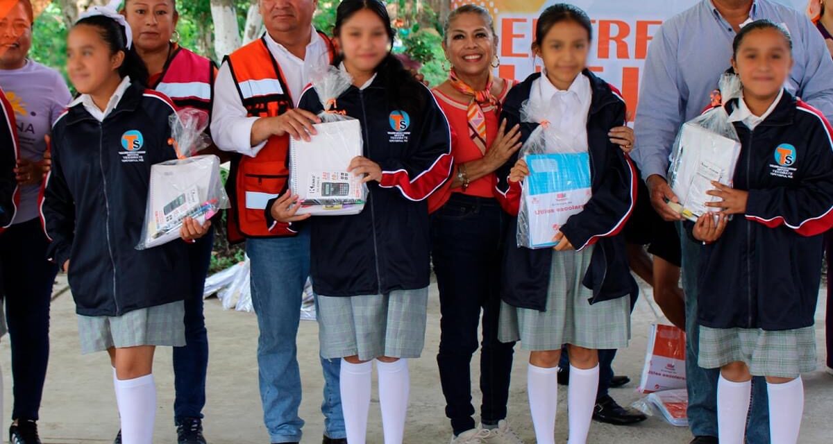 TEPETZINTLA: ENTREGA DE ÚTILES ESCOLARES, ESCUELA TELESECUNDARIA GUILERMO GONZALES CAMARENA DE LA LOCALIDAD DE TECOMATE