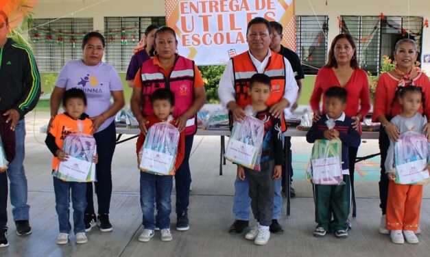 TEPETZINTLA: ENTREGA DE ÚTILES, ESCUELA PRIMARIA CUAUHTÉMOC DE LA LOCALIDAD DE TECOMATE