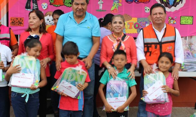 TEPETZINTLA: ENTREGA DE ÚTILES ESCOLARES EN LA ESCUELA “PRIMARIA IGNACIO ZARAGOZA” DE LA LOCALIDAD DE COPALTITLA
