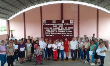 Cazones: Evento de clausura, del primer curso para mujeres emprendedoras “Elaboración de coronas de cera”