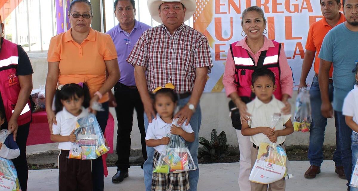TEPETZINTLA: ENTREGA DE UTILES, EN LA ESCUELA PREESCOLAR MIGUEL HIDALGO Y COSTILLA