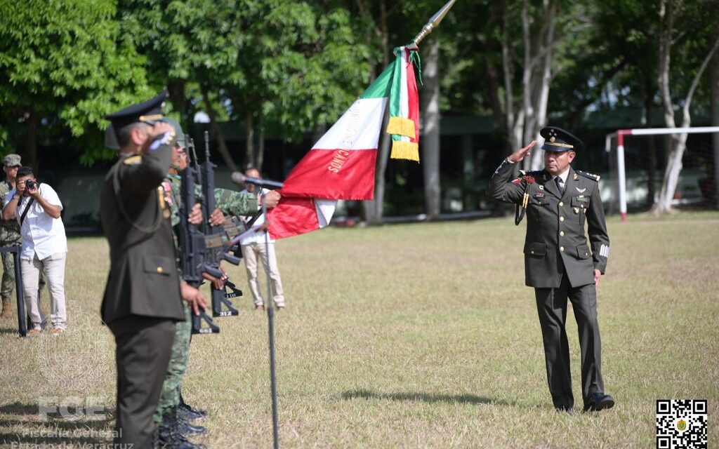 Fiscal general asiste a la ceremonia de toma de posesión del cargo y protesta de bandera del nuevo comandante de la 19/a zona militar