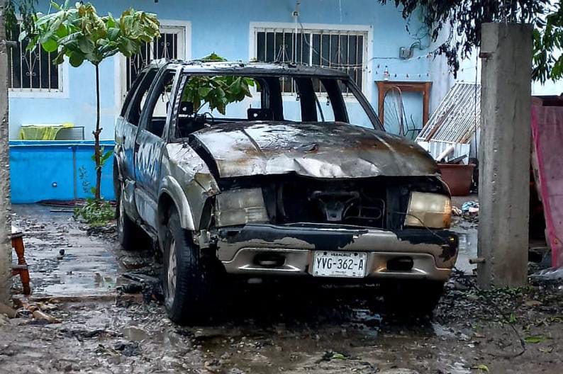 Camioneta Termina Calcina en Trágico Incidente en Álamo, Veracruz