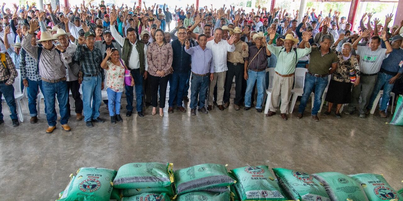 Tuxpan: Con la entrega de semilla de frijol de alta calidad, se cultivarán 560 hectáreas, en beneficio de cientos de familias del campo