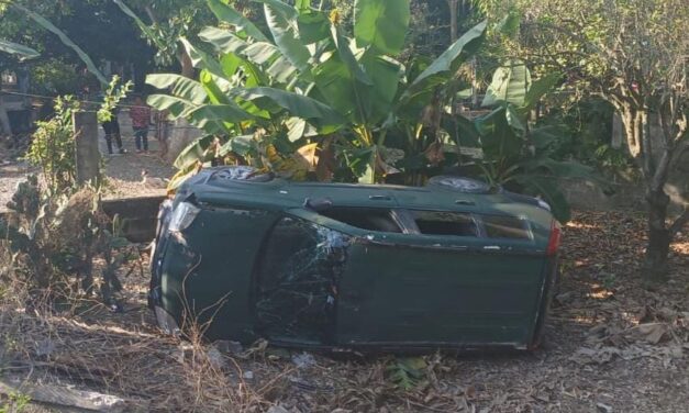 Vuelca conductora primeriza en Álamo, Veracruz: Accidente deja solo daños materiales