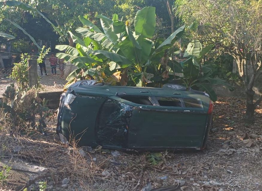 Vuelca conductora primeriza en Álamo, Veracruz: Accidente deja solo daños materiales