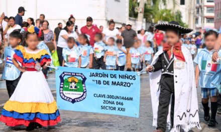 Tuxpan: Niñas y niños desfilaron con entusiasmo y alegría para conmemorar el 78 Aniversario de la ONU