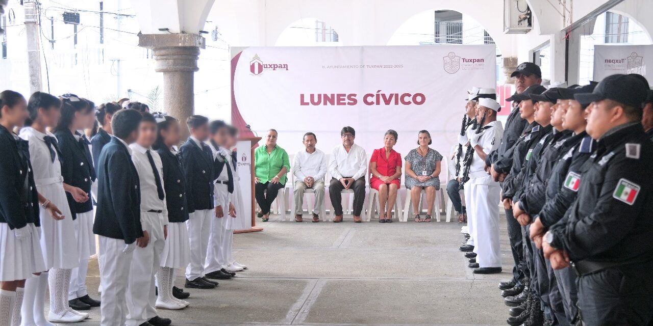 Colegio “Regina Núñez” participa en el Lunes Cívico