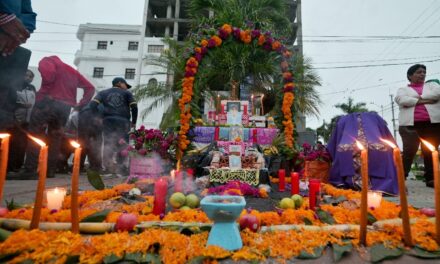 Gobierno de Tuxpan premia a ganadores del Concurso de Altares y Malinches