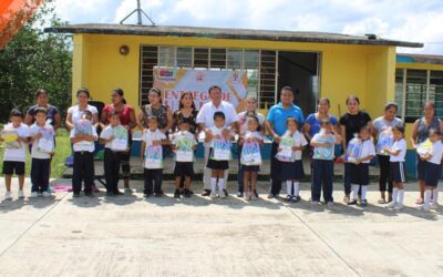 TEPETZINTLA: ENTREGA DE ÚTILES EN ESCUELA PRIMARIA EMILIANO ZAPATA DE LA COMUNIDAD DE MOYUTLA