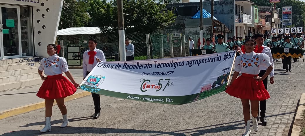 Desfile Conmemorativo del 20 de Noviembre en Álamo reúne a 40 escuelas de la región