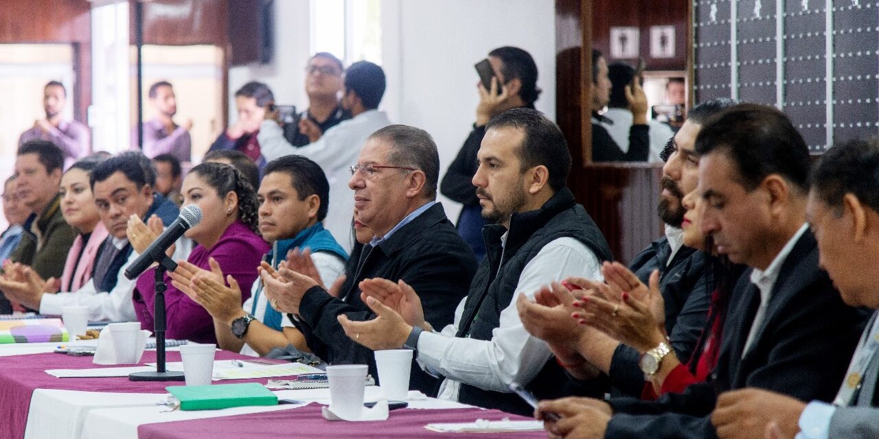 Gobierno de Tuxpan, CFE y SEV trabajan coordinadamente para atender necesidades de infraestructura eléctrica en escuelas