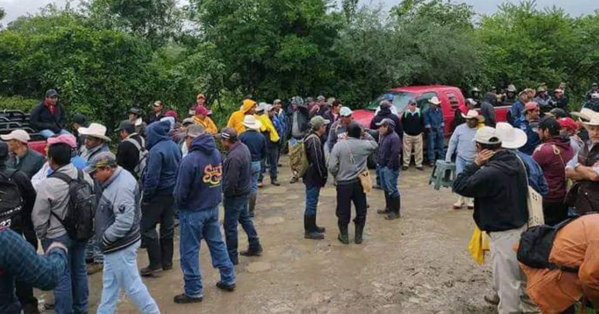 Por incumplimiento, bloquean el paso para trabajadores de PEMEX en Chicontepec