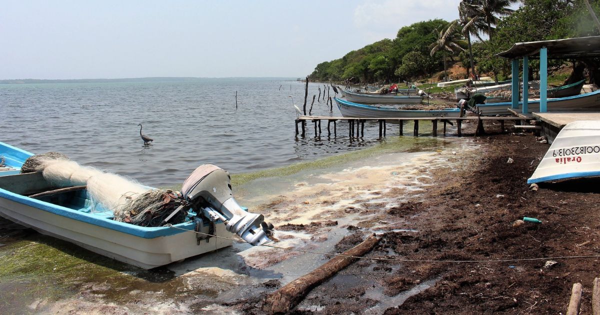 Asesinan a joven y dejan herido a su hijo en la Isla Juan A. Ramírez