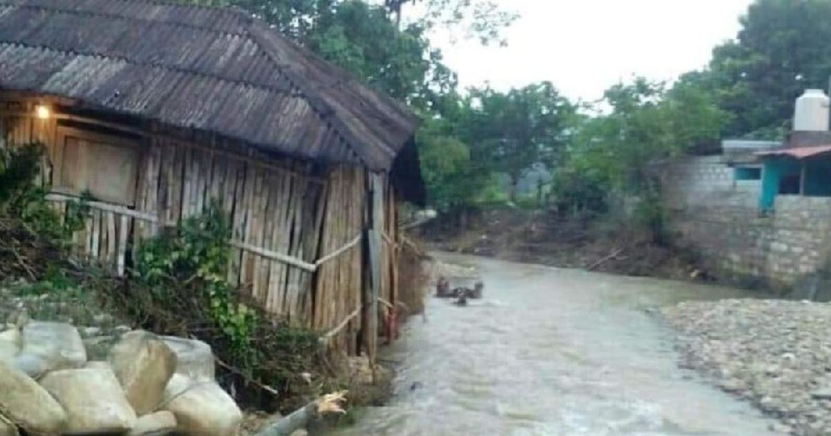 Ixhuatecos en Desamparo: Crece la Desesperación tras Devastadora Inundación