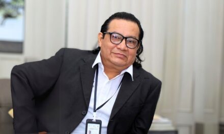 ¡Emotiva Celebración de un Maestro Ejemplar!