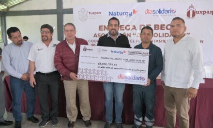 Estudiantes tuxpeños de bachillerato y universidad recibieron becas Día Solidario, de Naturgy