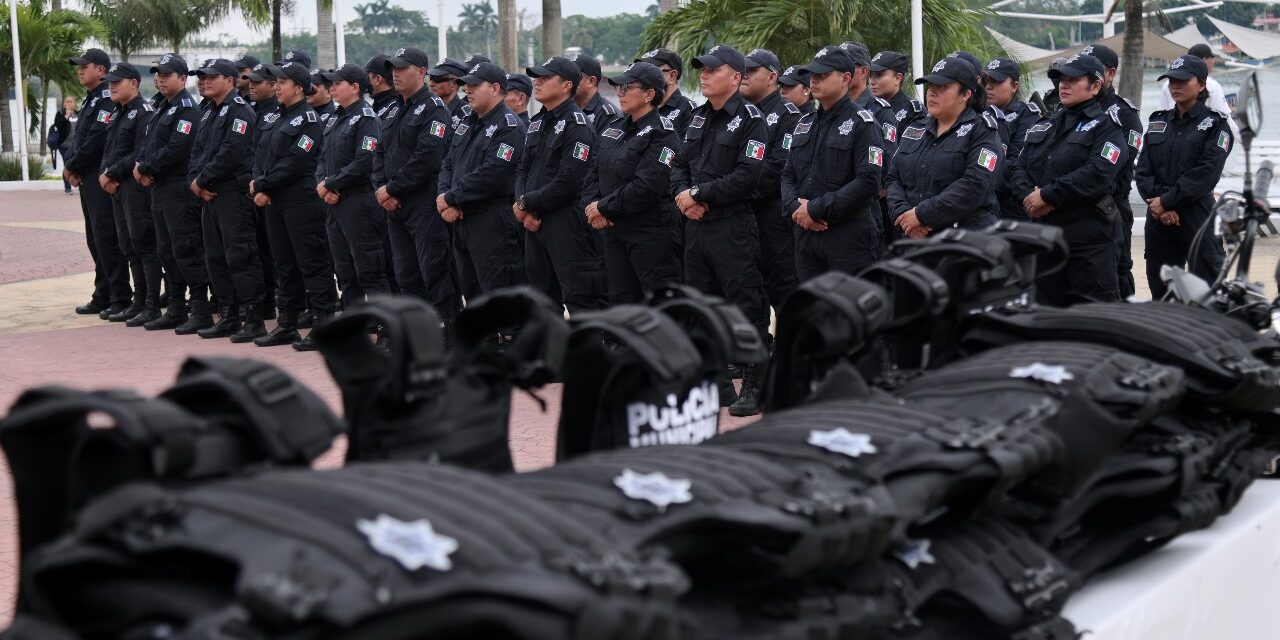 Gobierno de Tuxpan entrega moderno equipamiento a la Policía Municipal, para continuar fortaleciendo la seguridad ciudadana