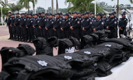 Gobierno de Tuxpan entrega moderno equipamiento a la Policía Municipal, para continuar fortaleciendo la seguridad ciudadana