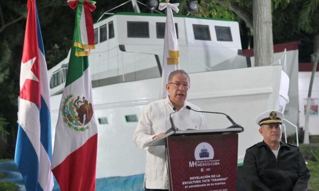 Fue develada la escultura del yate “Granma”, en el Museo de la Hermandad México-Cuba