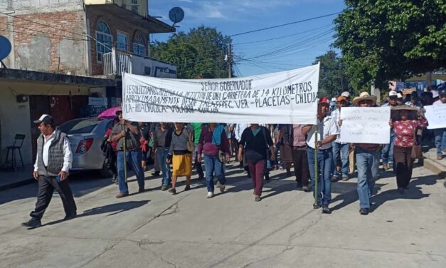 Manifestación en Ixcatepec contra el Alcalde Efraín Pérez por Preferir Lujo a Infraestructura Vial