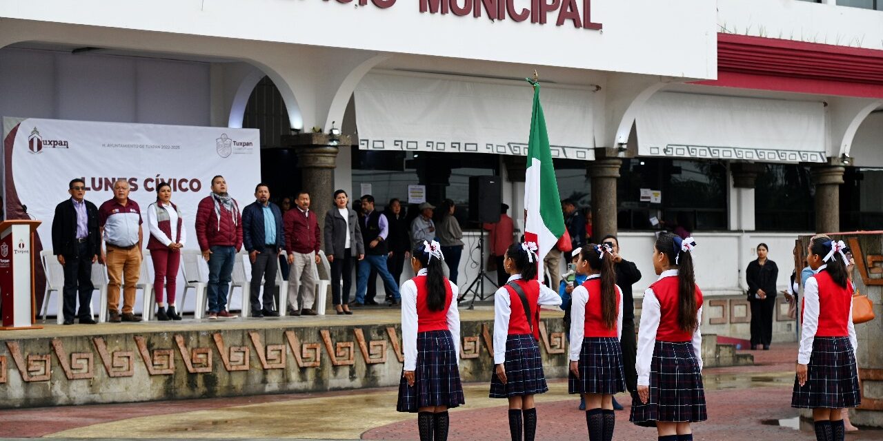 En el Lunes Cívico se conmemoró el Día Internacional de la Educación