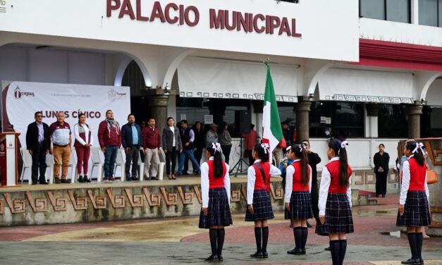 En el Lunes Cívico se conmemoró el Día Internacional de la Educación
