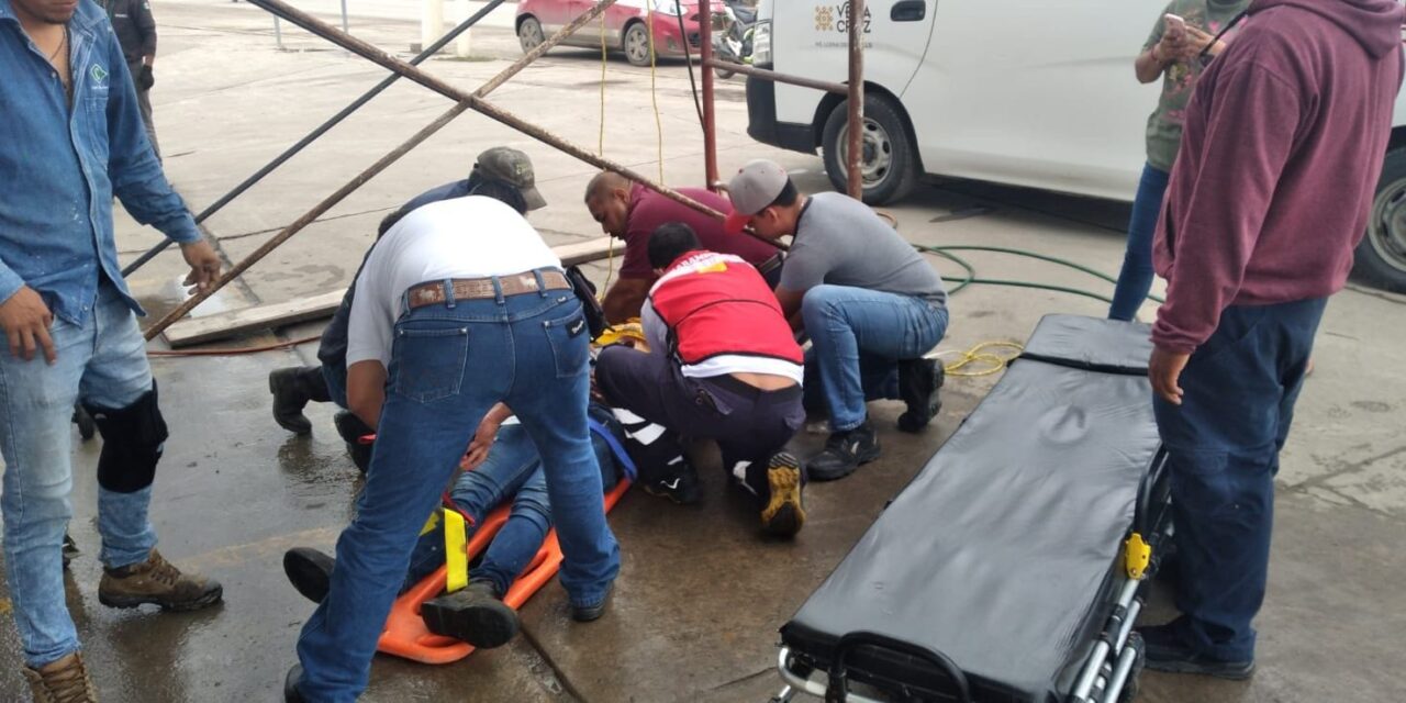 Accidente en Pánuco: Trabajador cae de un andamio