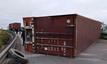 Bloqueado un Carril de la Tampico-Valles en Pánuco, Veracruz debido a un Accidente de Tractocamión