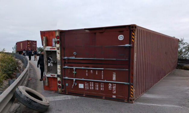 Bloqueado un Carril de la Tampico-Valles en Pánuco, Veracruz debido a un Accidente de Tractocamión