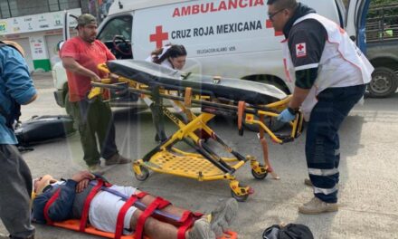 Álamo: Automóvil  no enciende la direccional y atropella a un motociclista