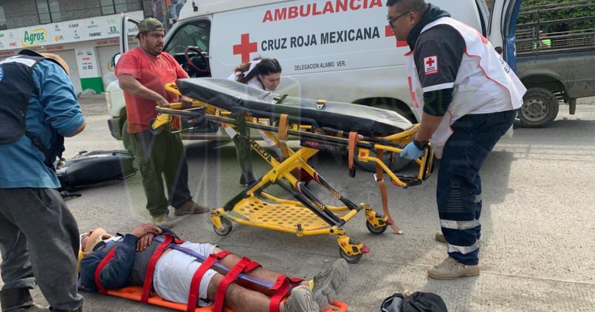 Álamo: Automóvil  no enciende la direccional y atropella a un motociclista