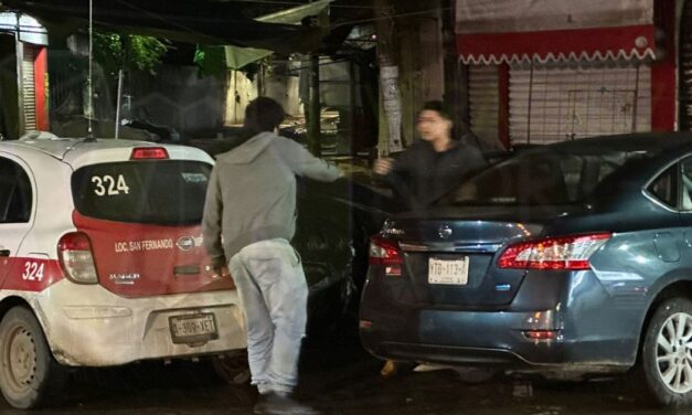 Álamo: Taxista en presunto estado de ebriedad chocó contra un Sentra