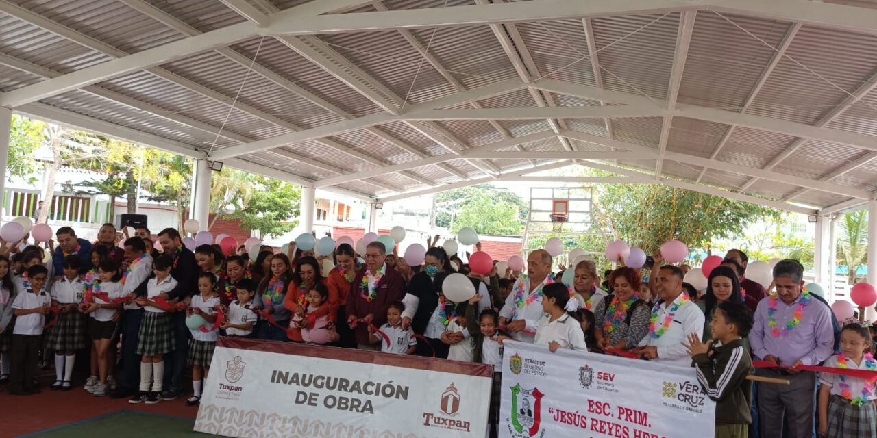 El H. Ayuntamiento de Tuxpan inauguró más techados en escuelas primarias y un aula en el CONALEP